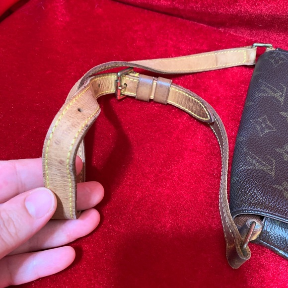 Authentic Louis Vuitton Salsa crossbody bag - Picture 3 of 11
